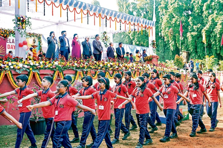 Rourkela News: बैलून बर्स्ट रेस, जूता दौड़, रस्साकशी एवं कबड्डी में केंद्रीय विद्यालय के बच्चों ने दिखाया दम