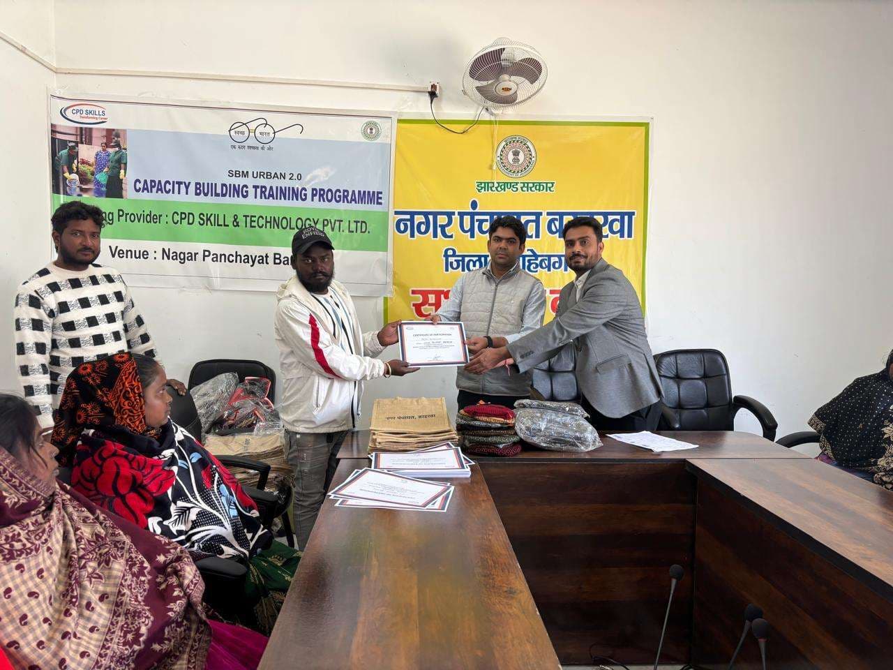 सफाईकर्मियों को दी गयी सुरक्षात्मक उपायों की जानकारी