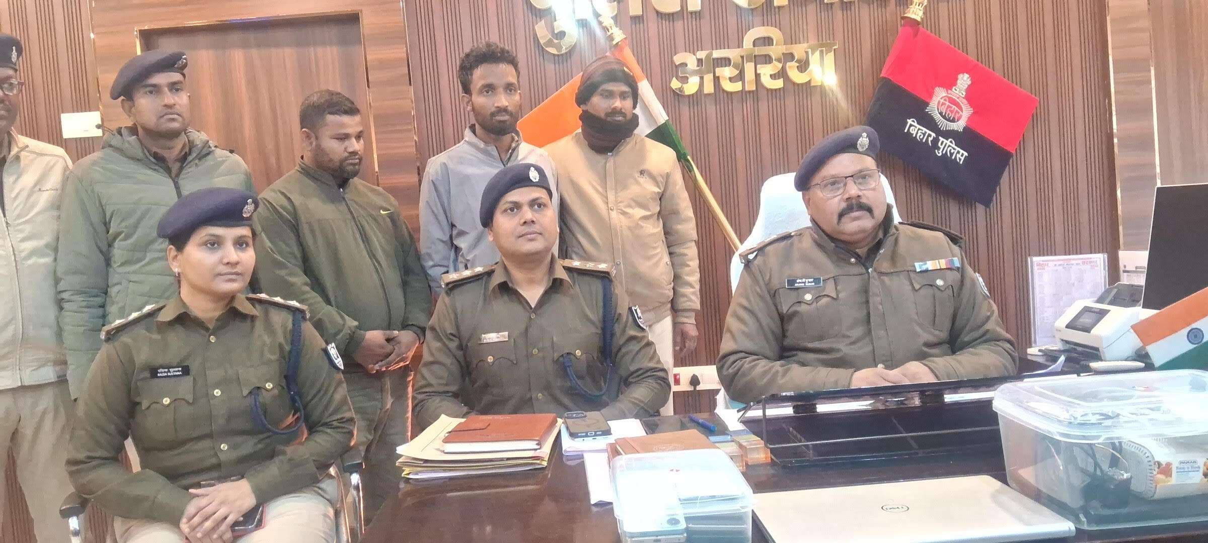 ट्रक से 181 कार्टन शराब बरामद