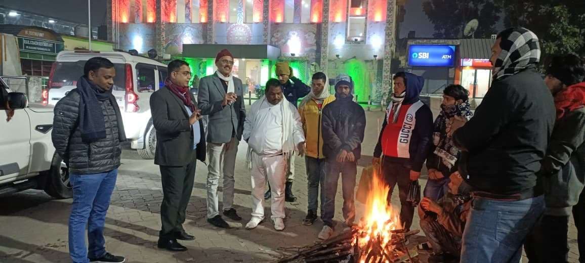 एसडीओ ने अलाव व्यवस्था का लिया जायजा