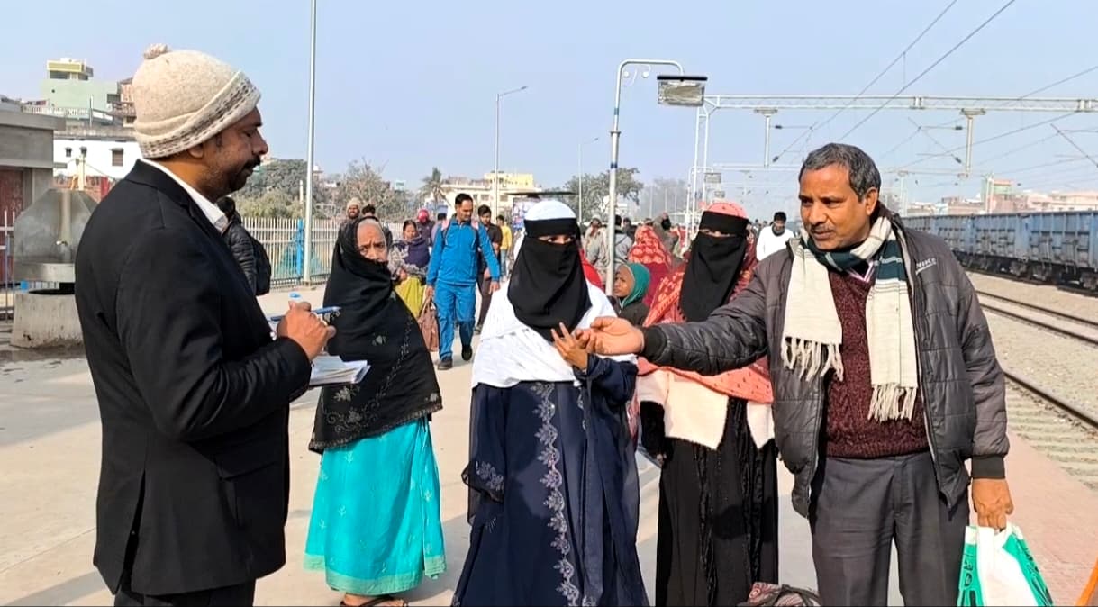 नवादा रेलवे स्टेशन पर सख्त टिकट जांच अभियान शुरू, बेटिकट यात्रियों पर कसेगा शिकंजा