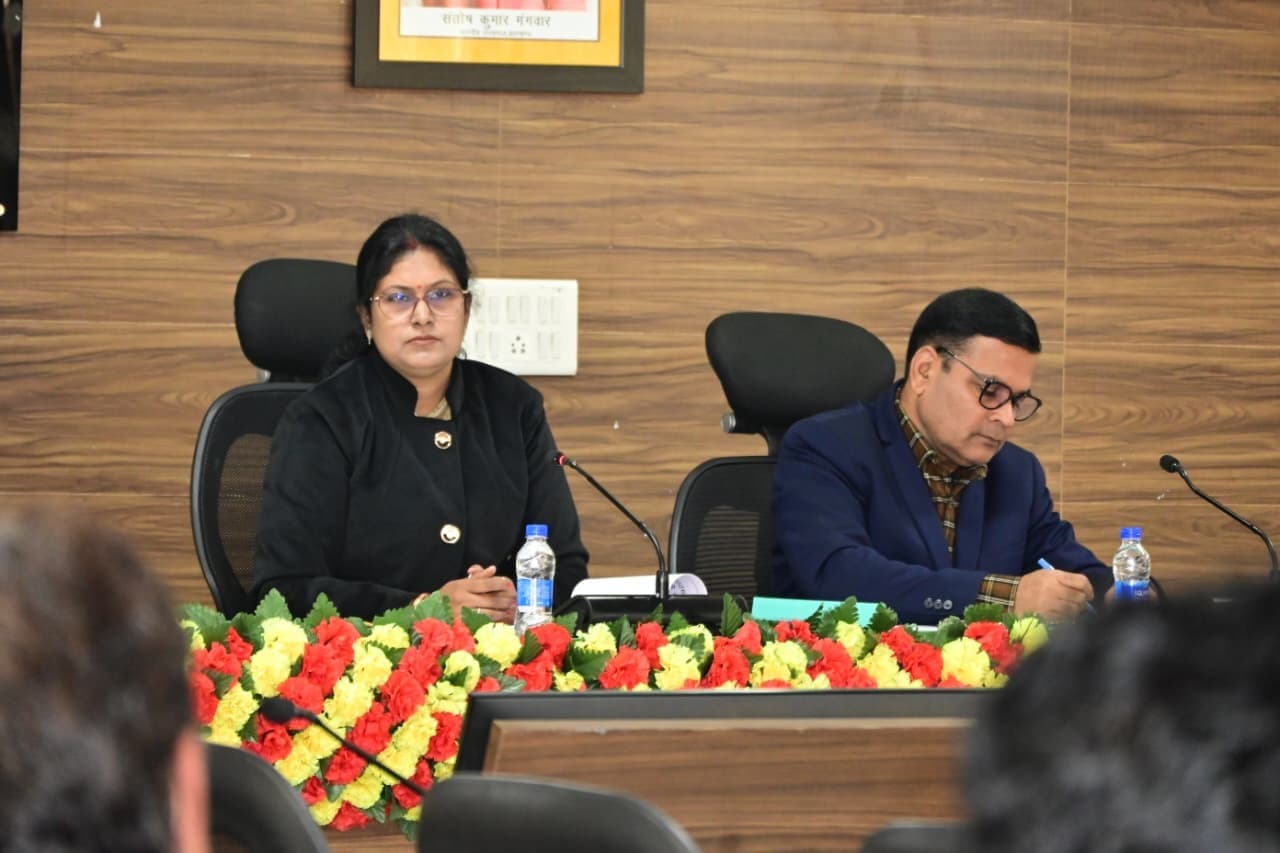 Giridih News :डीडीसी ने की योजनाओं की समीक्षा