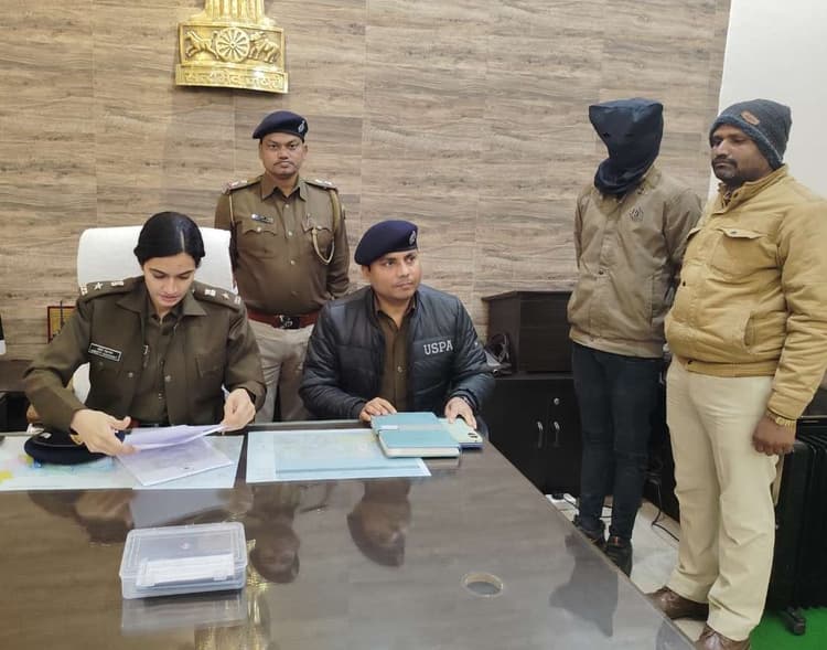 लूटकांड का खुलासा, लूटी गई मोबाइल व बाइक के साथ आरोपित गिरफ्तार