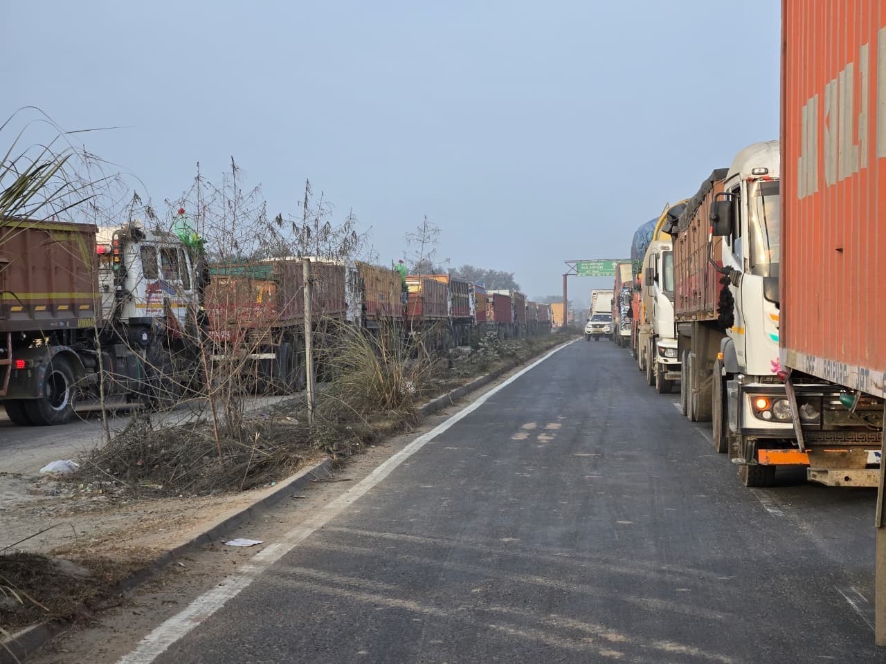 कोहरे ने रोकी रफ्तार, 24 घंटे से अधिक समय तक जाम से बेहाल रहा कोईलवर