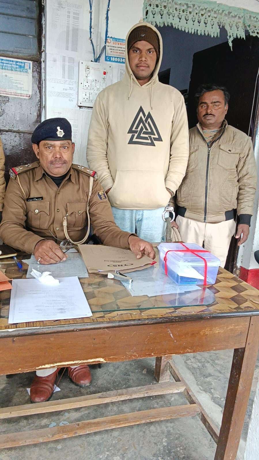 17.23 ग्राम हेरोइन, 7250 हजार रुपये व तीन मोबाइल के साथ एक गिरफ्तार