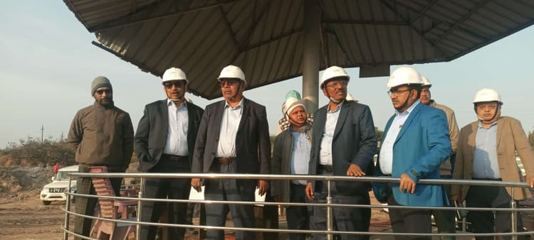 कोलियरी का उत्पादन बढ़ाने व सुरक्षा मानकों को और सुदृढ़ करने पर हुई चर्चा