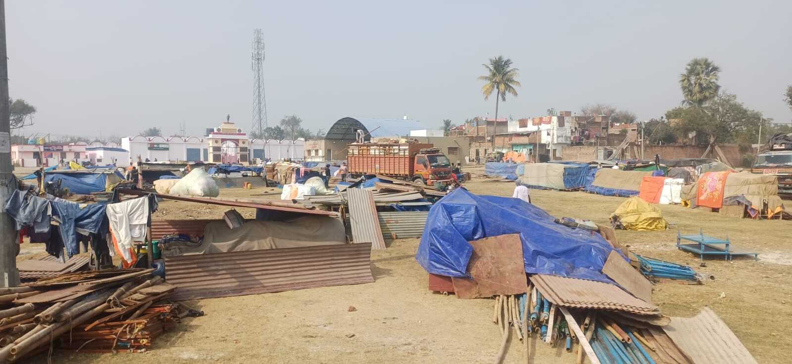 बौंसी मेला मैदान में दुकानदारों का आगमन शुरू, बढ़ने लगी रौनक