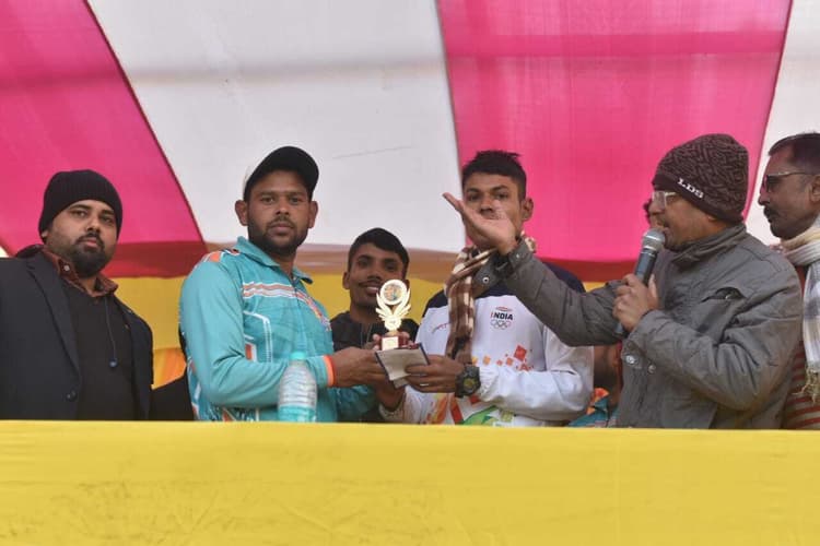 दूसरा सेमीफाइनल मैच जीत फाइनल में पहुंचा रोहित इलेवन