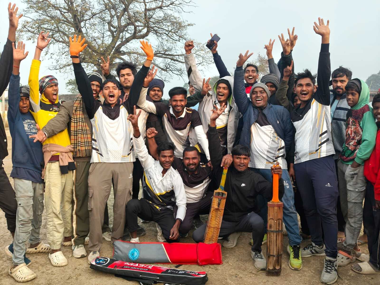 क्रिकेट के सेमीफाइनल मैच में खावा ने बंशीपुर को हराया