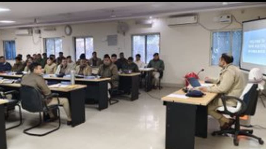 अपराध नियंत्रण को लेकर एसपी का कड़ा संदेश, लंबित कांडों के शीघ्र निष्पादन का निर्देश