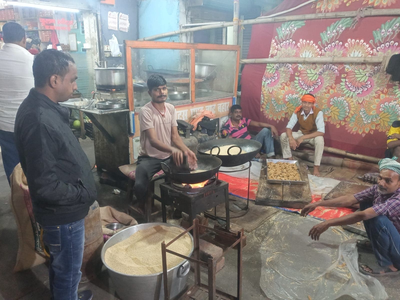 तिलकुट की सोंधी खुशबू से गुलजार हो रहा शहर पूर्णिया, बिक्री में है इजाफा