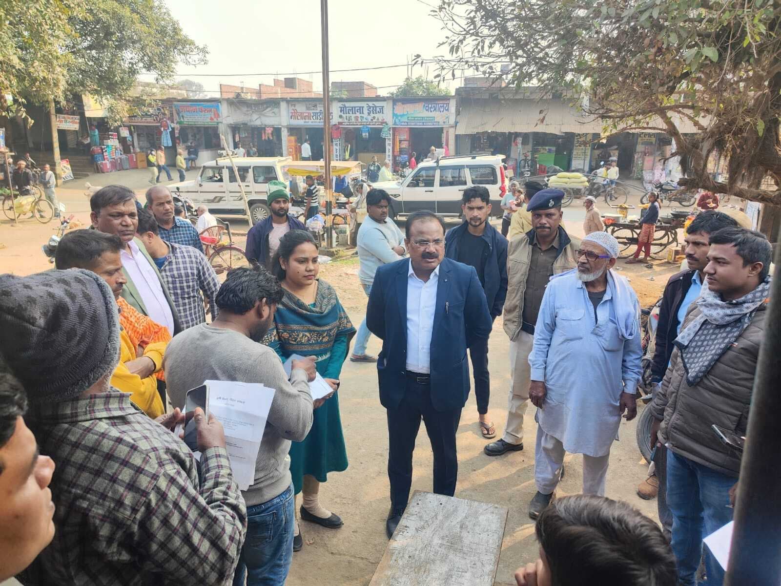 फार्मर आईडी शिविर का अपर समाहर्ता ने किया निरीक्षण