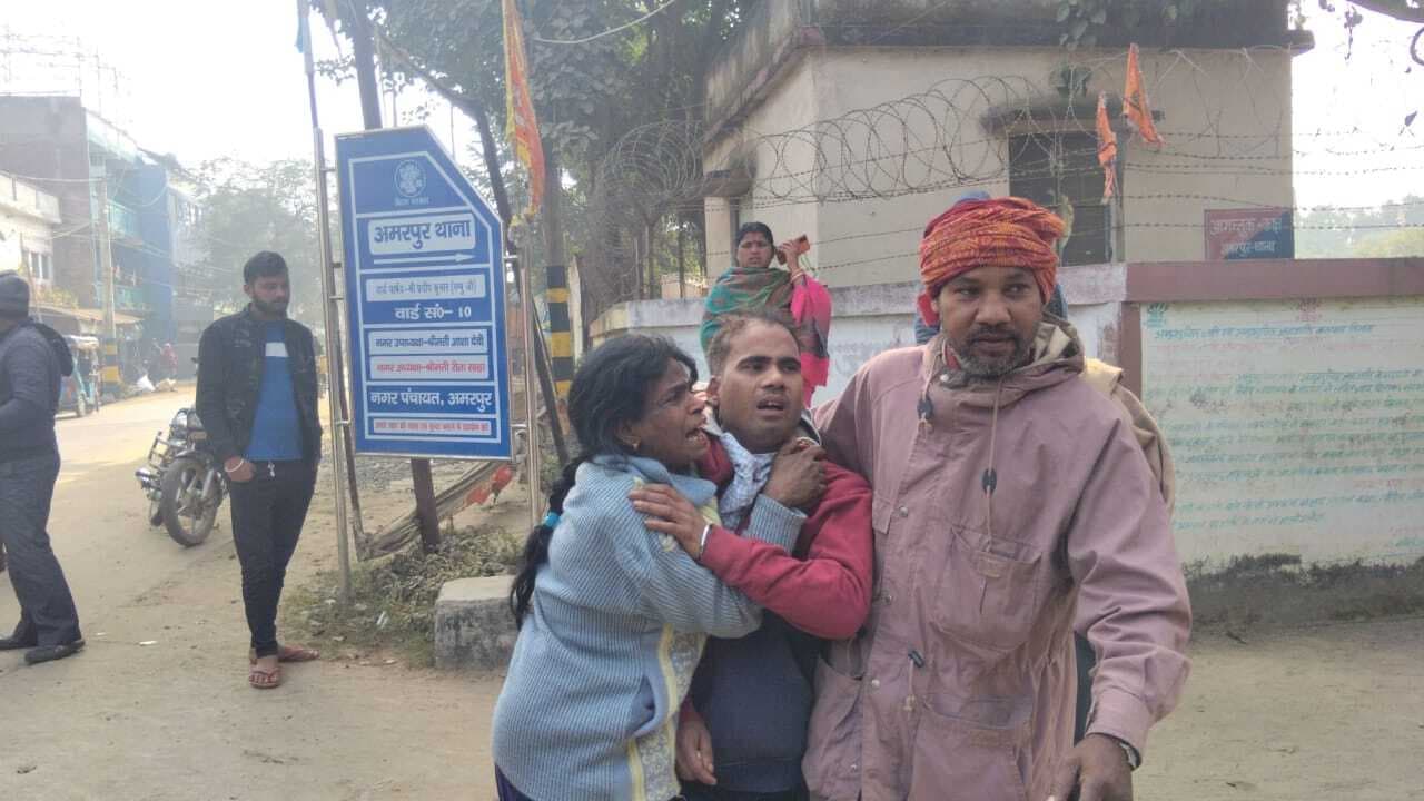 मिस्ड कॉल से अधेड़ महिला को हुआ प्यार, तीन बच्चों को छोड़कर प्रेमी संग फरार