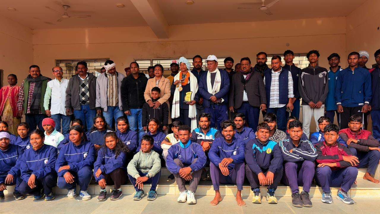 तीरंदाजी चैंपियन का विधायक ने किया अभिनंदन