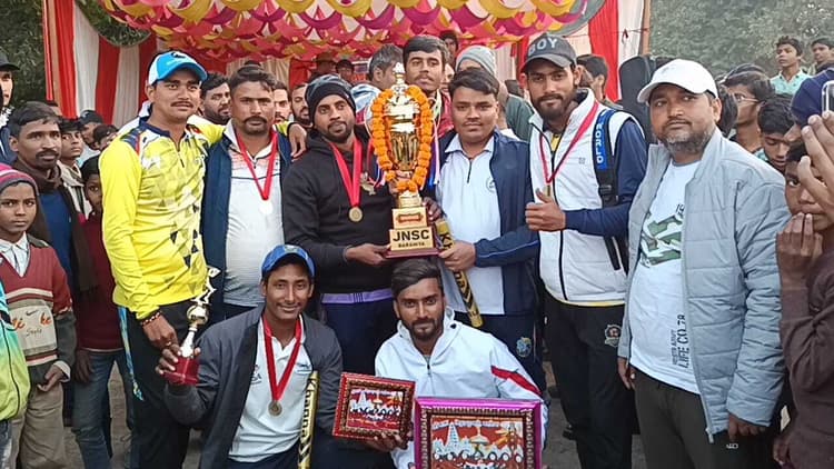 रोमांचक मुकाबले में रामपुर ने आरके लाइब्रेरी झाखर को हराकर जीता फाइनल मैच