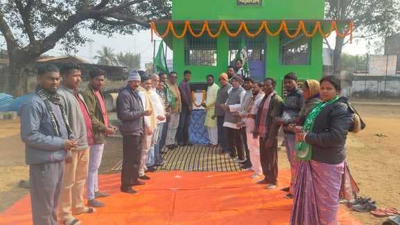 गुरुजी की जयंती पर जरूरतमंदों के बीच बंटे कंबल