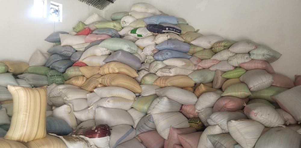 जगह के अभाव में धान की खरीदारी बंद, किसान परेशान