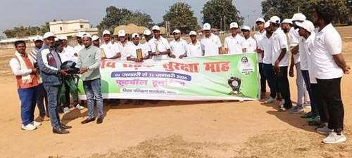 सड़क सुरक्षा माह के तहत फुटबॉल मैच का आयोजन