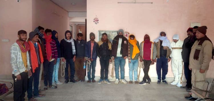 शराब के साथ पांच तस्कर व 11 शराबी गिरफ्तार