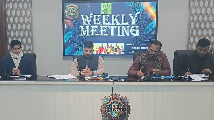 लोगों को ऑफिस में सम्मान के साथ बैठायें, फिर सुनें उनकी समस्या : डीएम