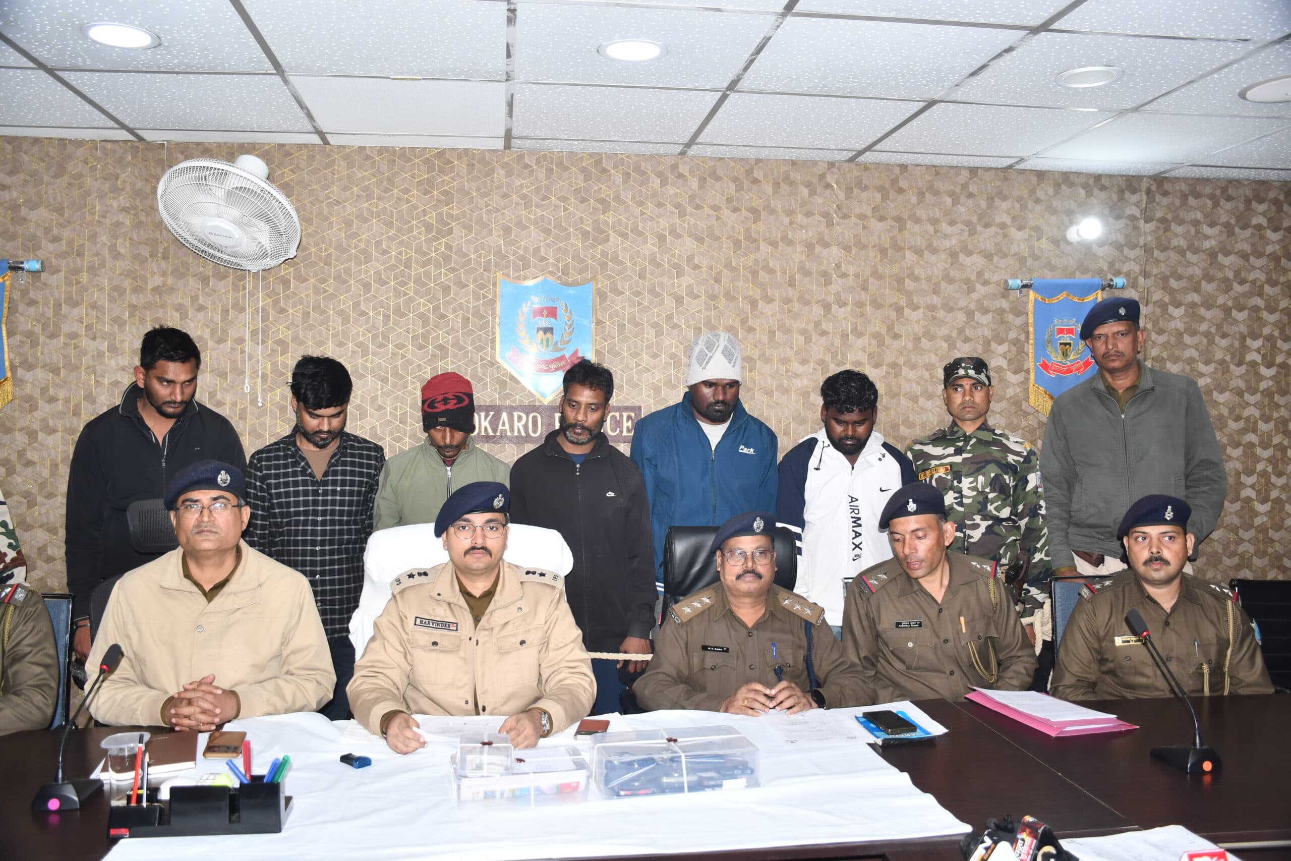 Bokaro News : चीरा चास से छह साइबर ठग पकड़ाये, नकदी व कागजात बरामद