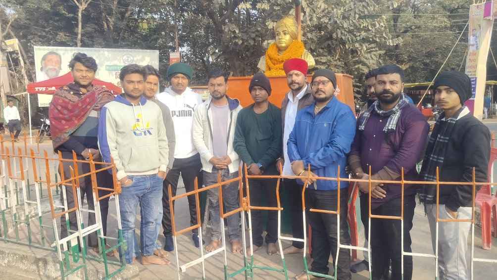 बजरंग दल और यादव युवा क्लब ने स्वामी जी को अर्पित की श्रद्धांजलि