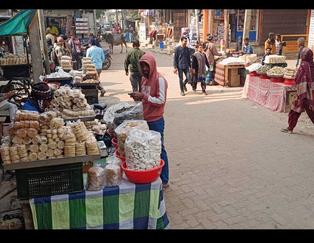 .मकर संक्रांति को लेकर साहिबगंज के बाजारों में बढ़ी तिलकुट की मांग