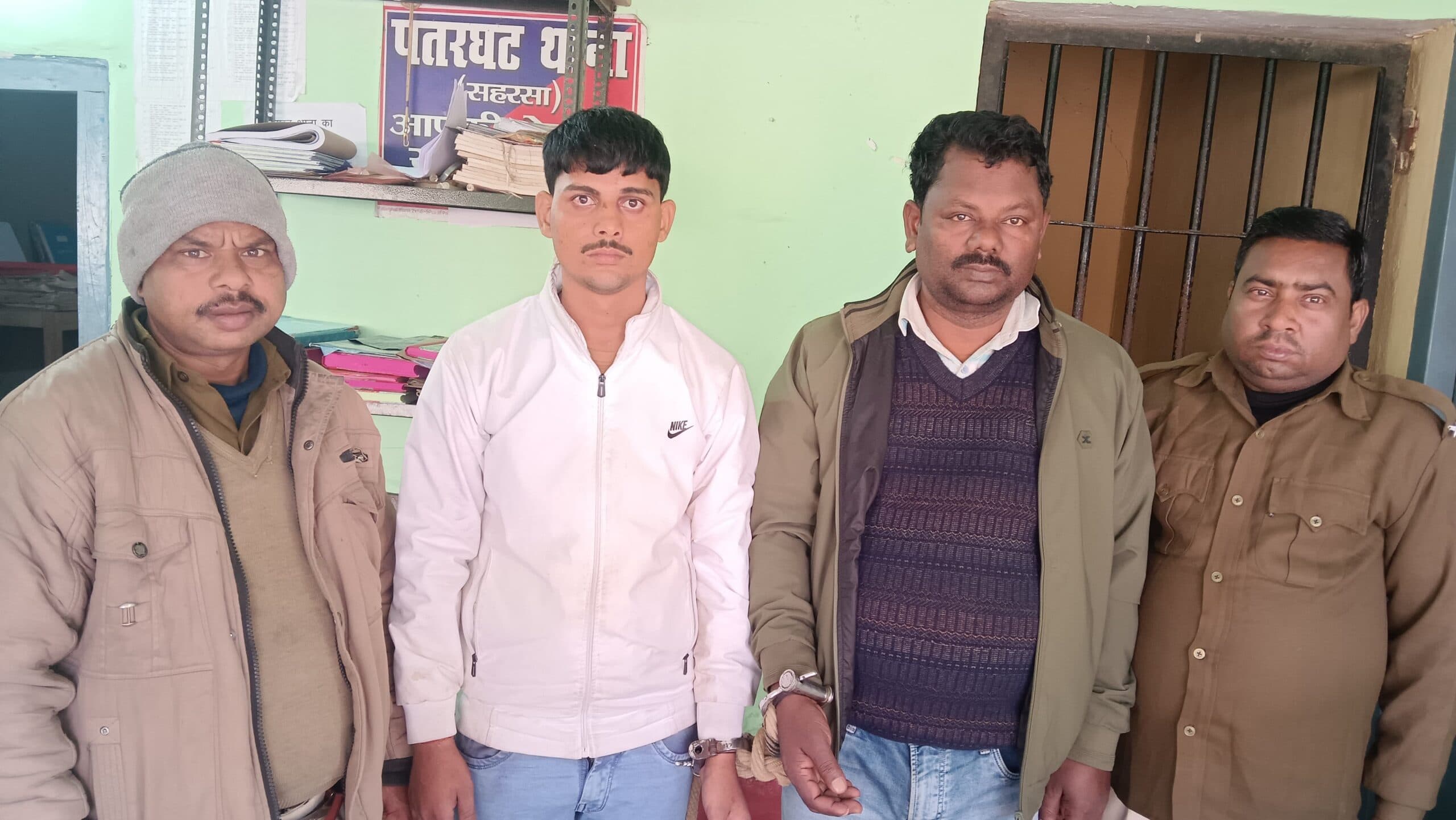 खाद्यान्न हेराफेरी के मामले में डीलर को किया गिरफ्तार