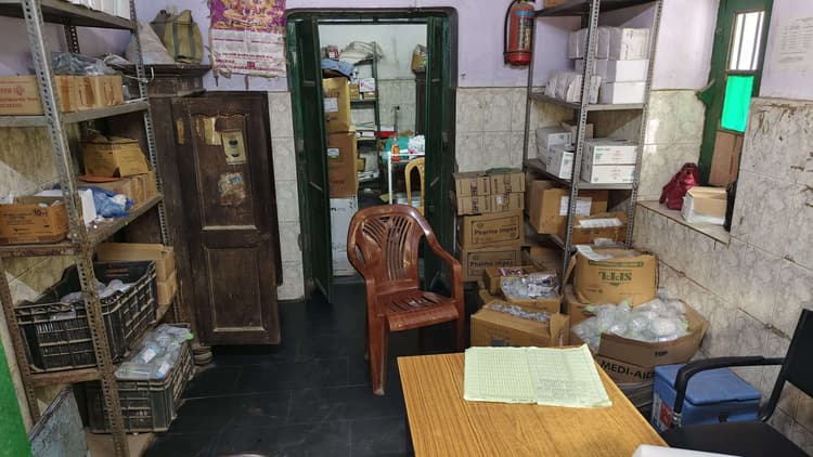 डयूटी से गायब आधा दर्जन स्वास्थ्य कर्मियों की हाजिरी कटी