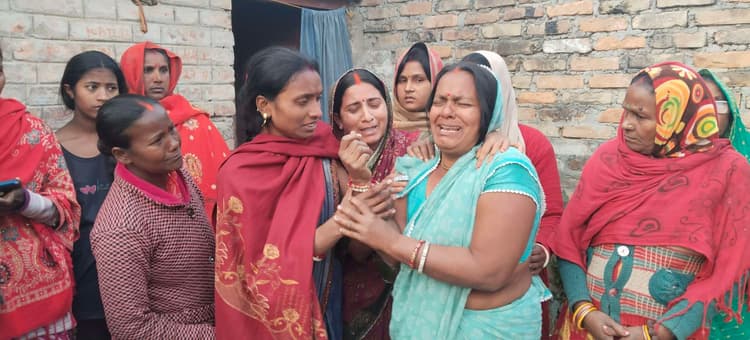 Motihari: एडमिट कार्ड लेकर युवक के साथ बाइक से लौट रही छात्रा, हो गया हादसा
