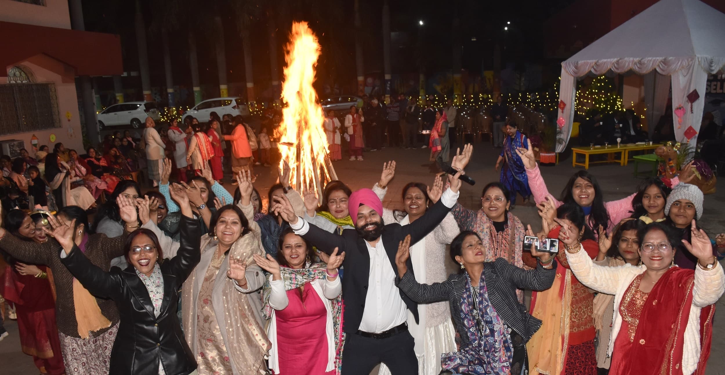 Bokaro News : बोकारो में धूमधाम से मनायी गयी लोहड़ी