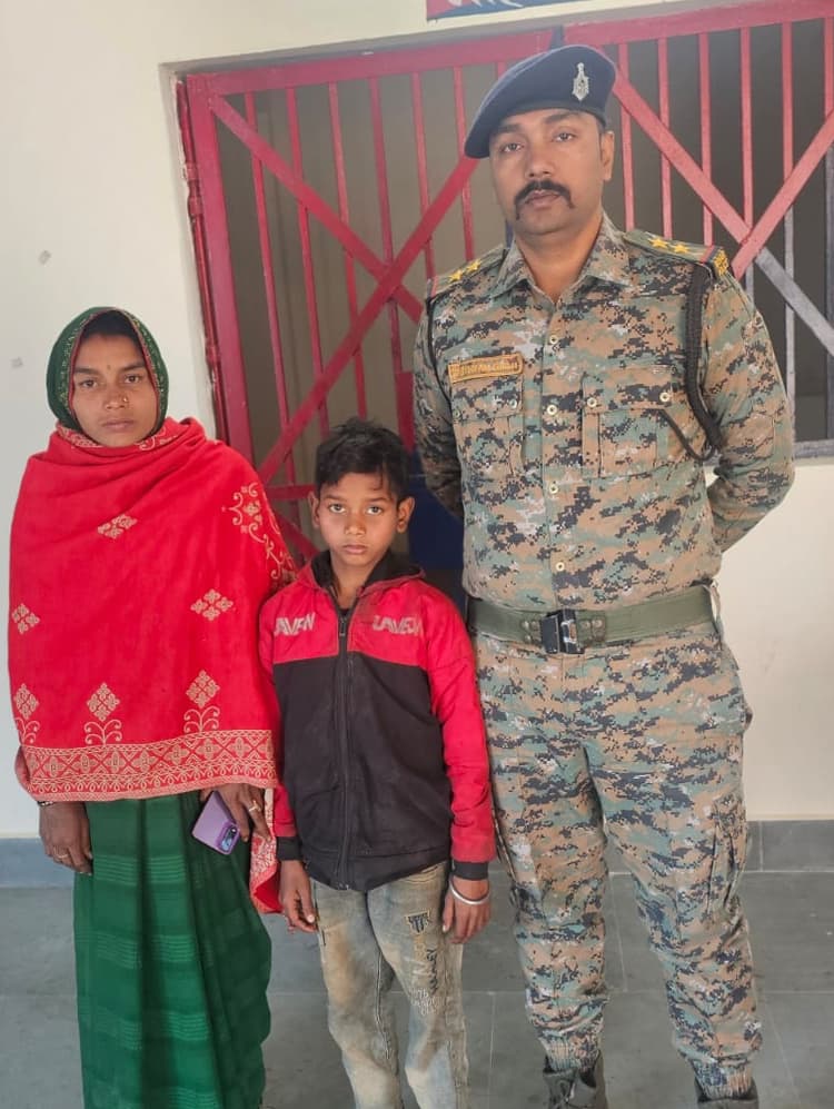 शिक्षक की गाड़ी पर डंडा चलाने पर बालक को किया अगवा, केस