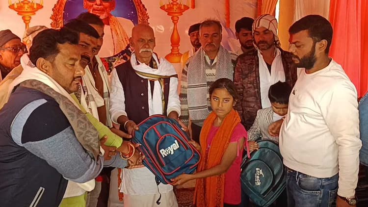 राजा-रानी ठाकुरबाड़ी में मनी गोविंद गुरु जी की 35वीं पुण्यतिथि