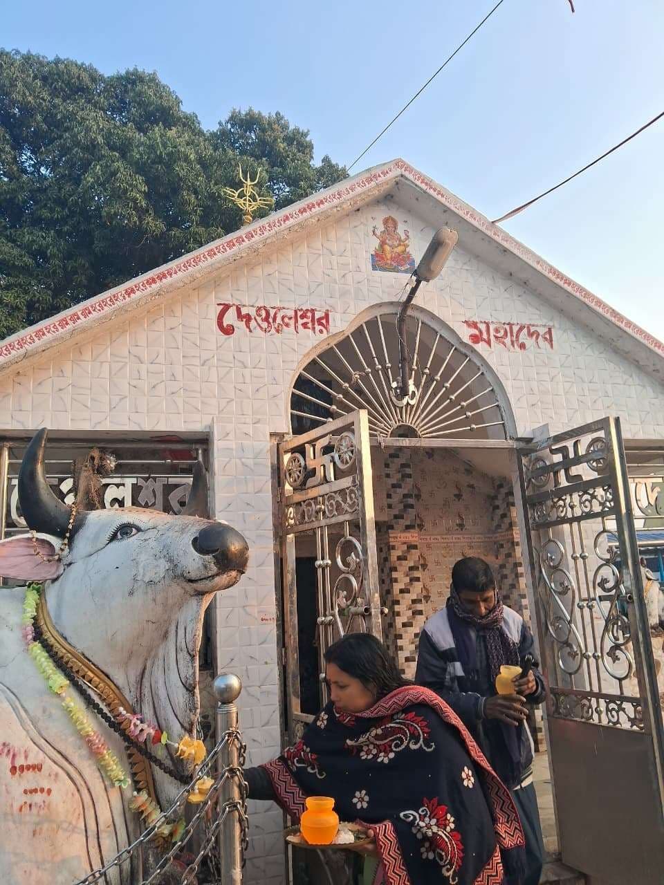 मकर संक्रांति पर श्रद्धालुओं ने देवलेश्वर मंदिर में की पूजा