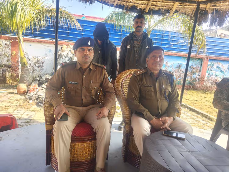 Giridih News :बैट्री चोरी मामले में आरोपित गिरफ्तार