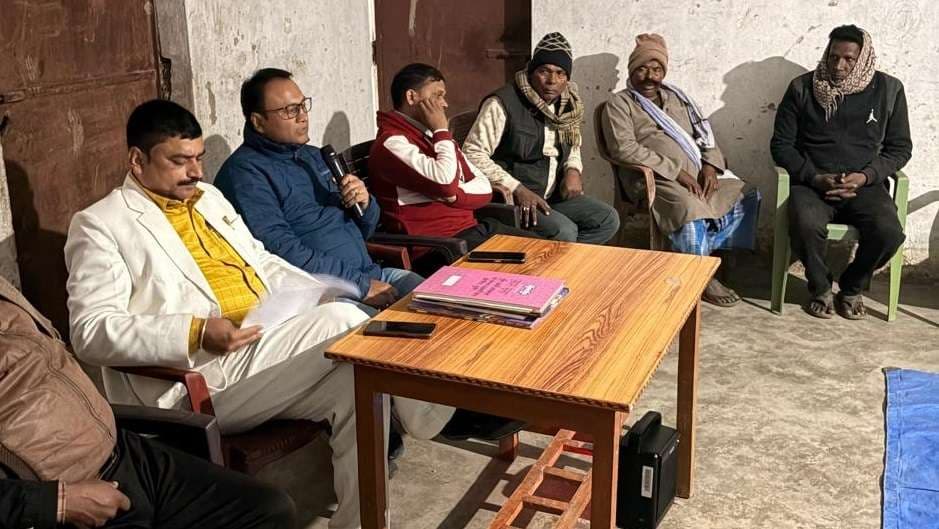 आदाबारी गांव में सब्जी उत्पादक सहकारी समिति की हुई बैठक