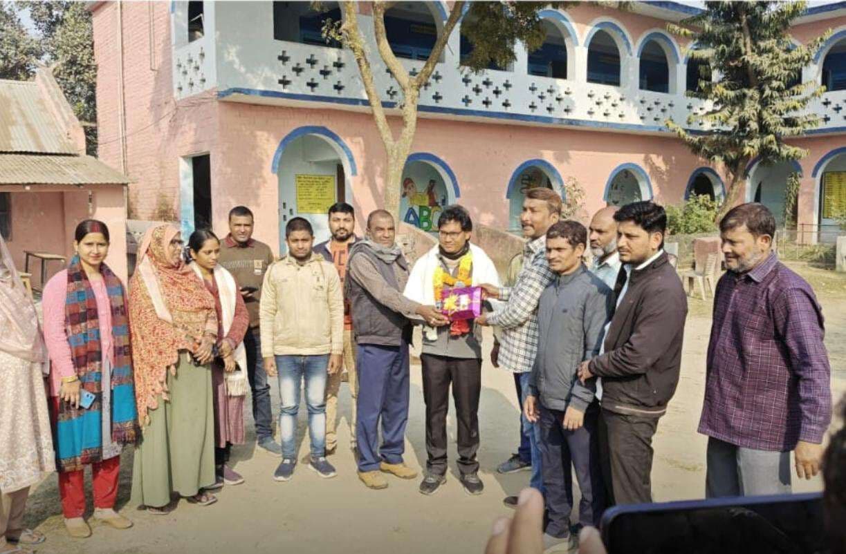 स्थानांतरण पर शिक्षक को दी विदाई