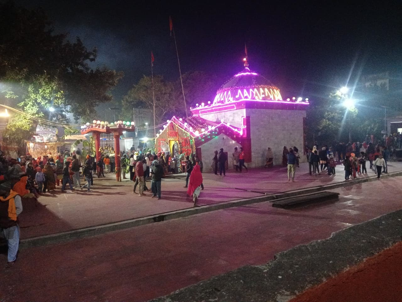 मकर संक्रांति पर उग्रतारा को लगा छप्पन भोग