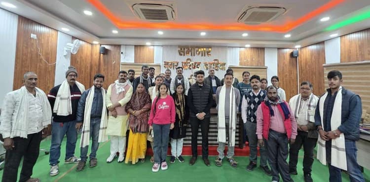 नगर परिषद कार्यालय में दही-चूड़ा भोज का आयोजन