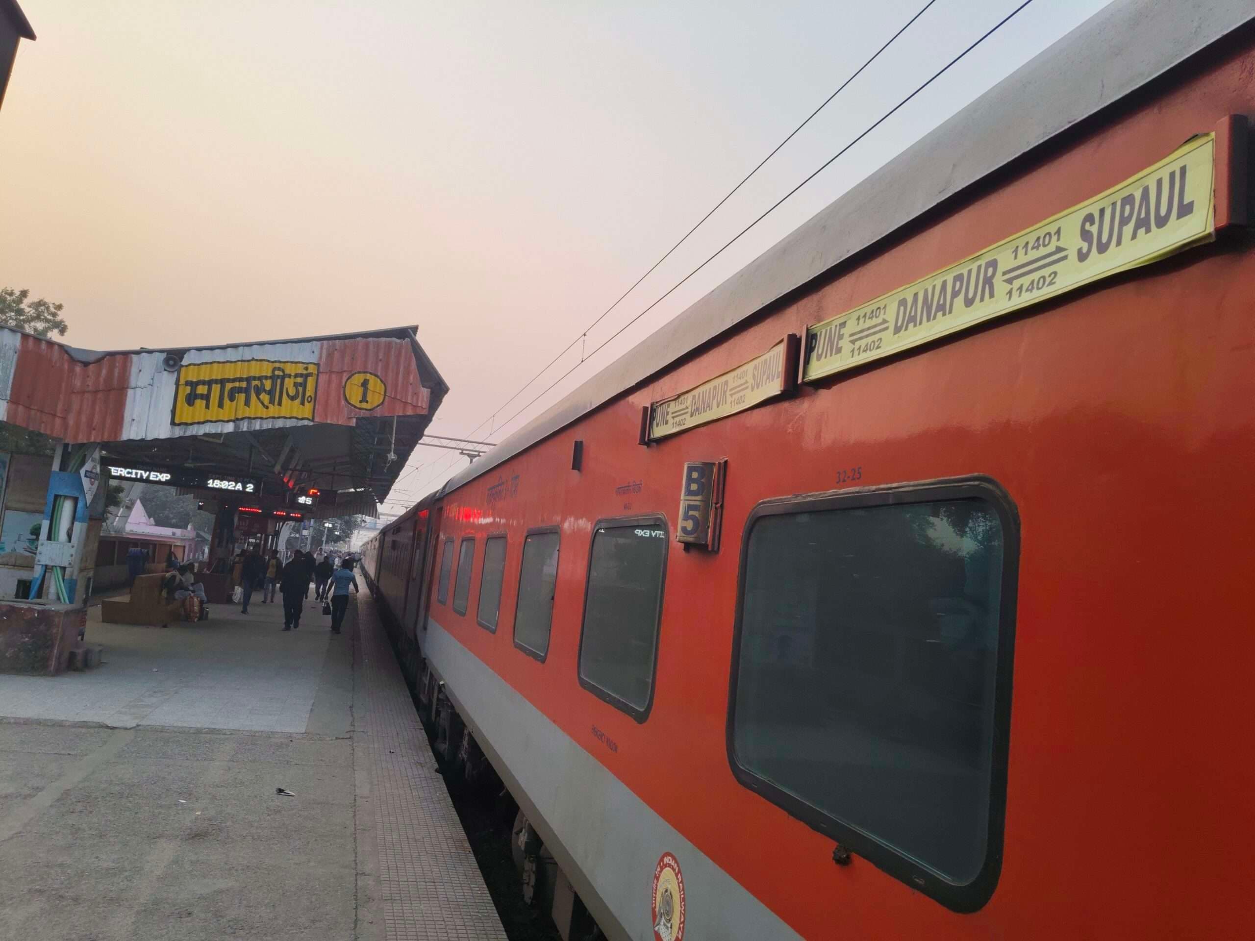 माघ मेला को लेकर ट्रेनों में बढ़ी भीड़