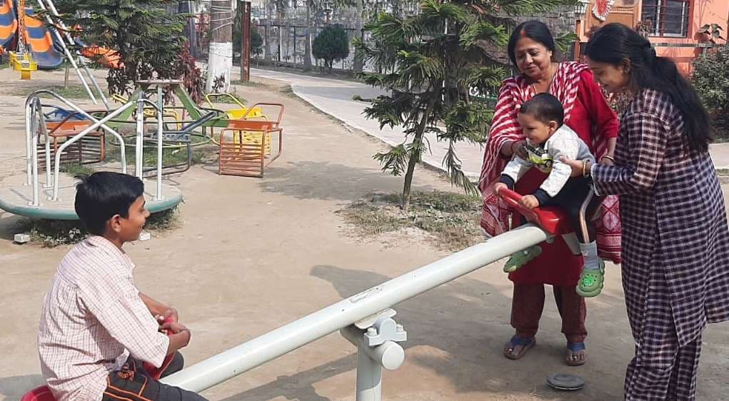 चटक धूप से ढीले पड़े हांड कंपाने वाली ठंड के तेवर, वीरान पार्कों की लौटी रौनक