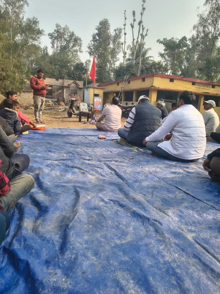 मकर संक्रांति के अवसर पर आरएसएस ने तिल-गुड़ का किया वितरण