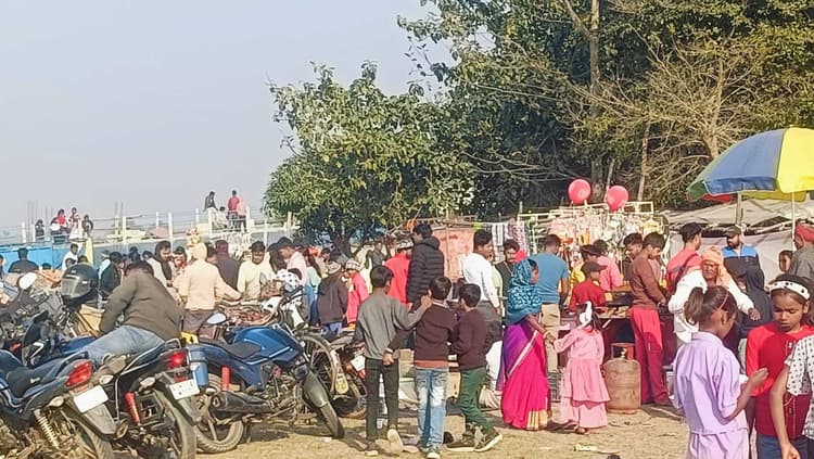Giridih News :बेलकुंडी त्रिवेणी संगम घाट पर खिचड़ी मेले में उमड़े श्रद्धालु