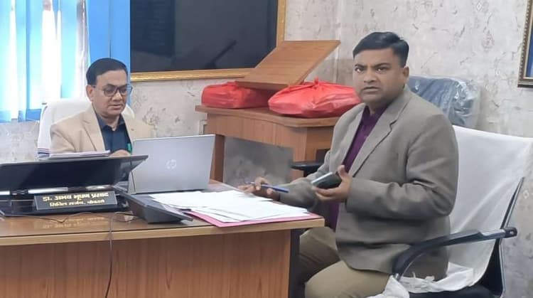 Bokaro News : टीकाकरण व संस्थागत प्रसव पर विशेष ध्यान दें : सिविल सर्जन