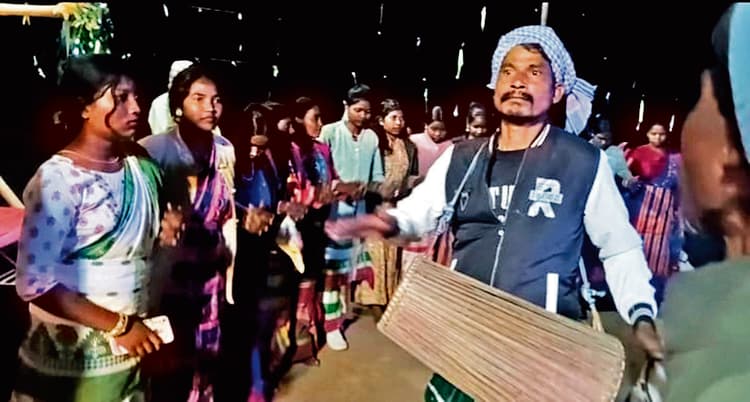Seraikela Kharsawan News : बुरुडीह-विक्रमपुर में यंग स्टार ग्रुप का खेलकूद व सांस्कृतिक महोत्सव