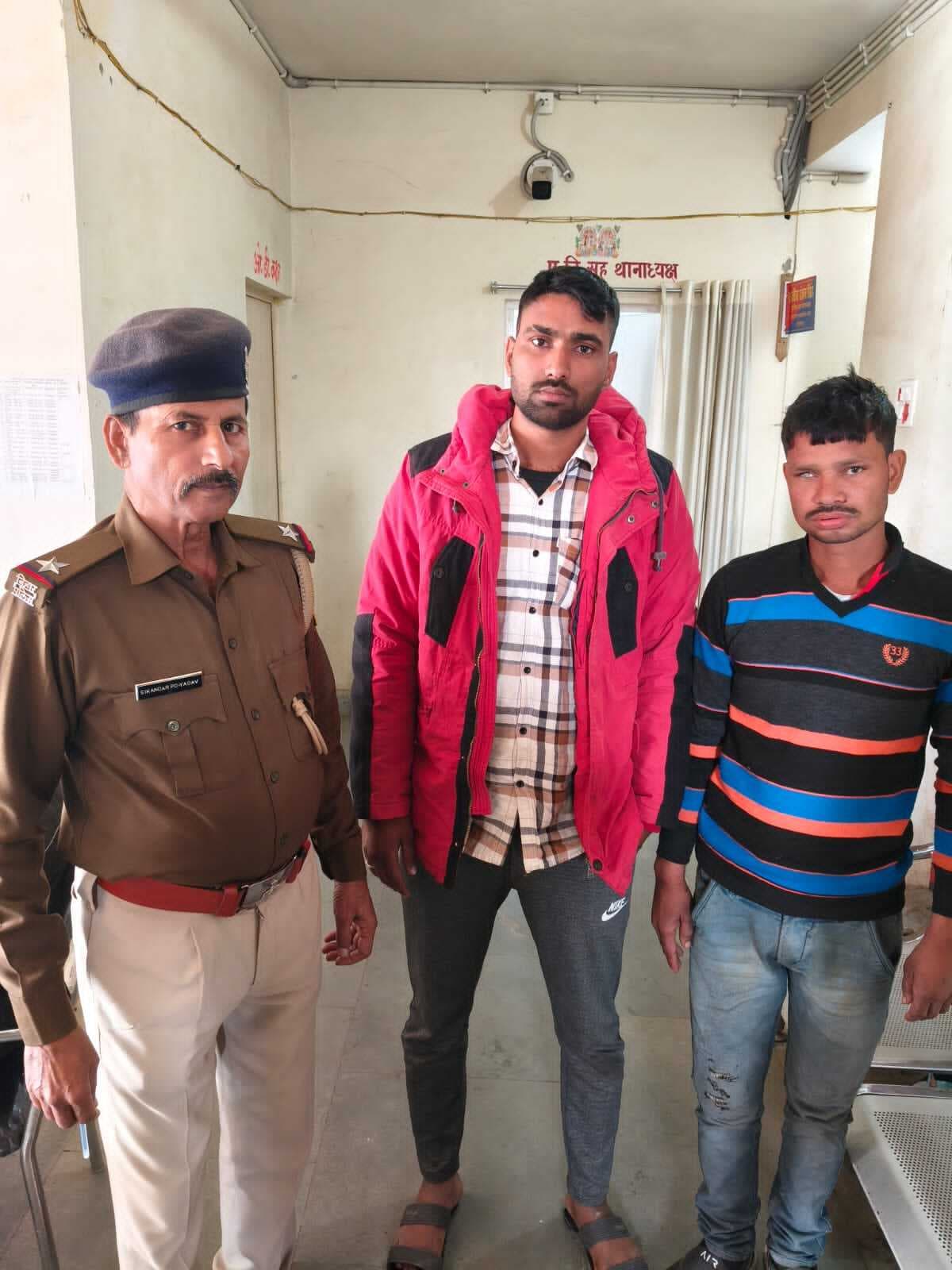 पशु तस्करी के आरोप में दो गिरफ्तार , पिकअप जब्त