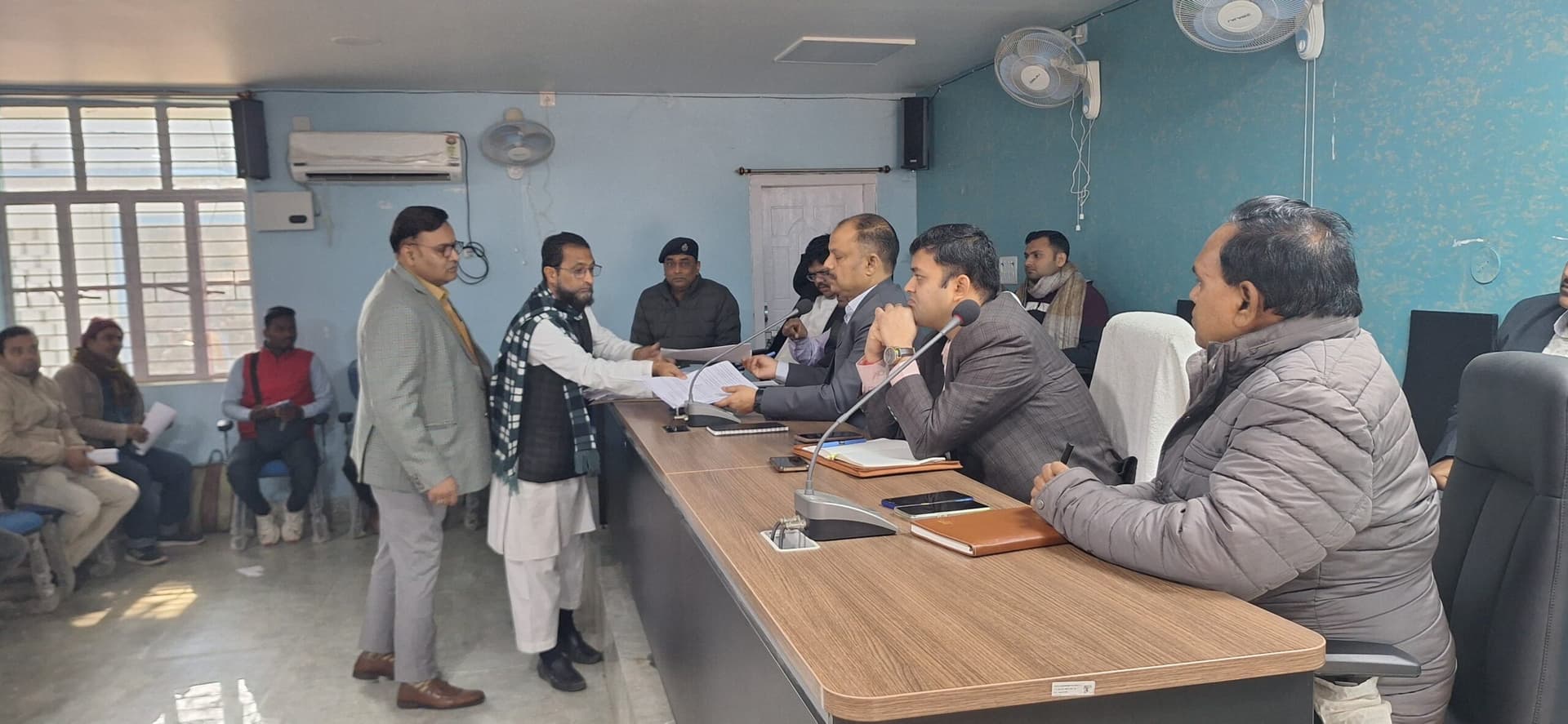 जिलाधिकारी के जनता दरबार में 100 से अधिक मामलों की हुई सुनवाई