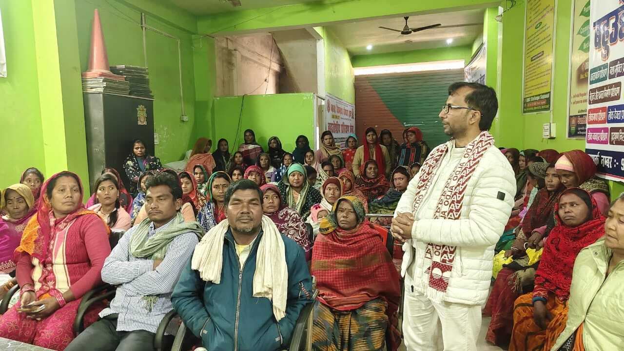 अंचल कार्यालय में जमीन विवाद को उलझाने का लगाया आरोप