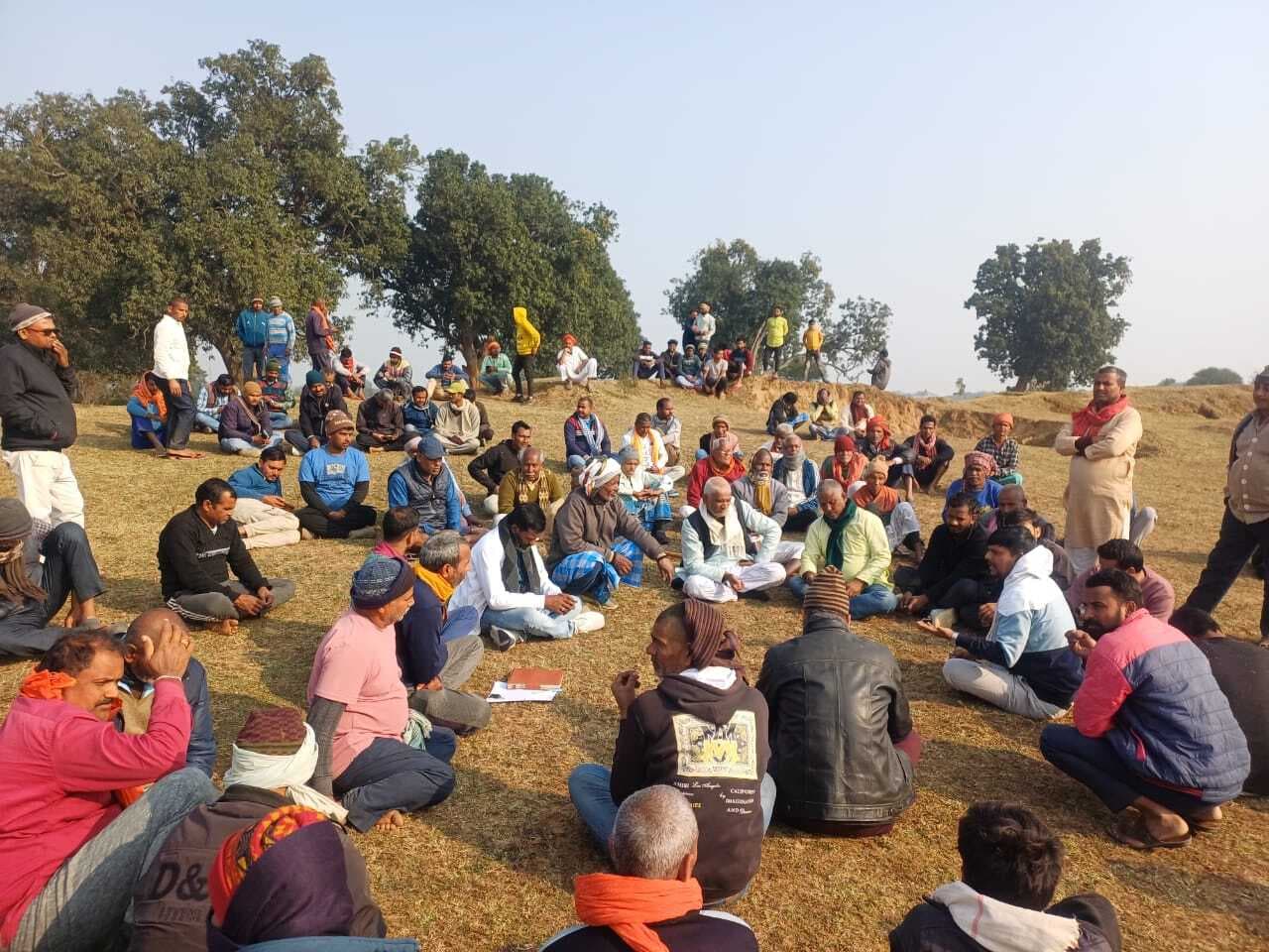 मानक के विपरीत बालू खनन से भड़के किसान, आंदोलन तेज करने का ऐलान