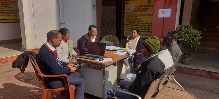 Deoghar news : 25 पंचायतों के लिए लगा केसीसी ऋण शिविर, मात्र 19 लोगों ने दिये आवेदन